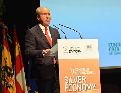 El director general de Caja Rural, Cipriano García, durante la entrega de premios 